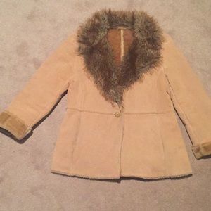 Suade coat with faux fur.